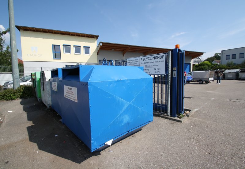 Wertstoffcontainer vor dem Recyclinghof in Offenau (Foto: Archiv Gemeinde Offenau)